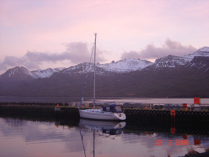 Þeir Guðbjarni Traustason og Einar Jökull Einarsson sigldu þessari skútu til Íslands árið 2005. Þeir voru báðir handteknir í september þegar önnur skúta, hlaðin fíkniefnum, var tekin í Fáskrúðsfjarðarhöfn.