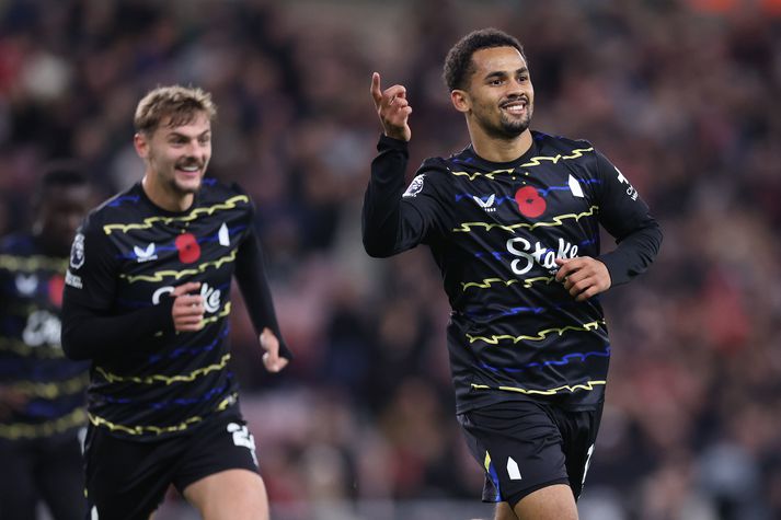 Iliman Ndiaye kom Everton yfir gegn Sunderland með glæsilegu marki.