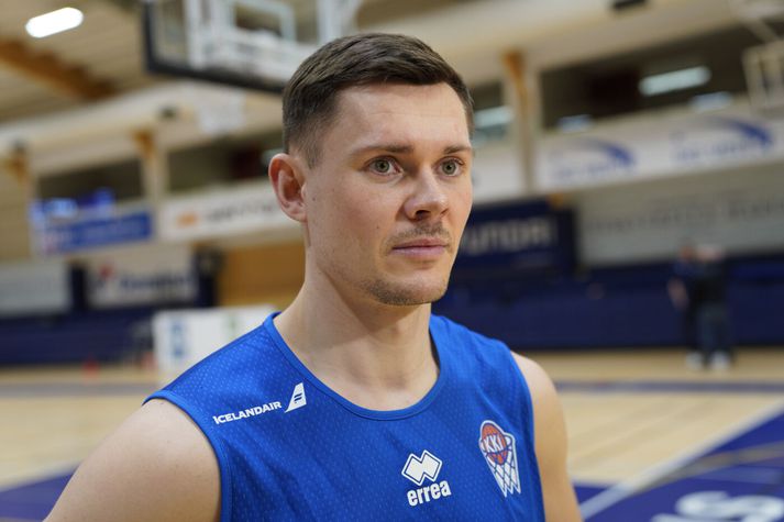 Elvar Már segir gott að koma heim en orðrómar um að hann flytji heim í haust eru ósannir.