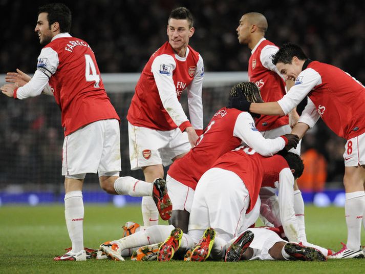 Arsenal-menn fagna einu marka sinna í gær.