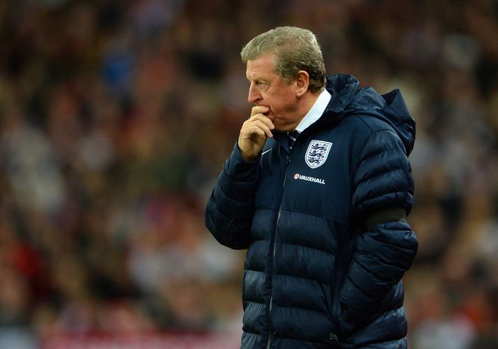 Hodgson áhyggjufullur á hliðarlínunni í gær.