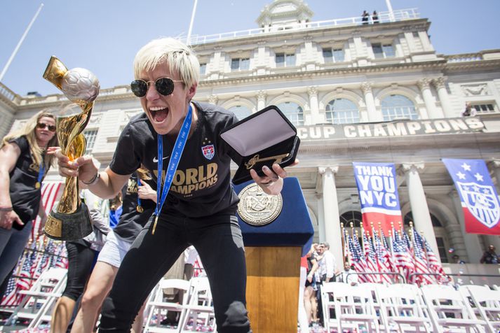 Megan Rapinoe er í miklu stuði. Hún kom heim frá HM hlaðin verðlaunum.