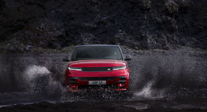 Range Rover Sport tekinn til kostanna af Jessica Hawkins við Kárahnjúka.