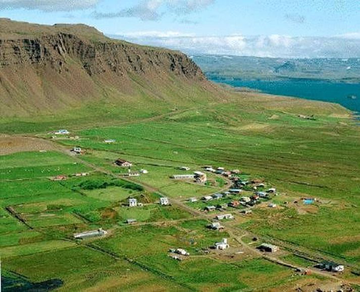 Reykhólar. Sveitin milli umdæma. Nefndarmönnum er vandi á höndum með það undir hvern þeir eiga að setja löggæsluna á Reykhólum.