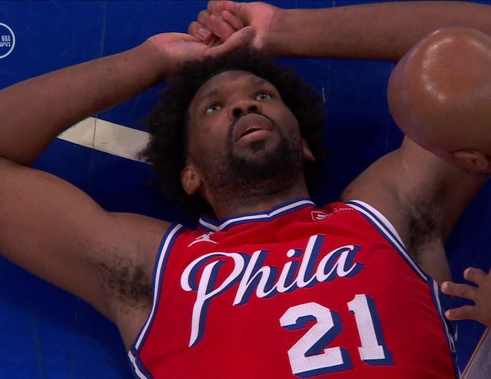 Joel Embiid fékk að heyra það í Lögmáli leiksins.