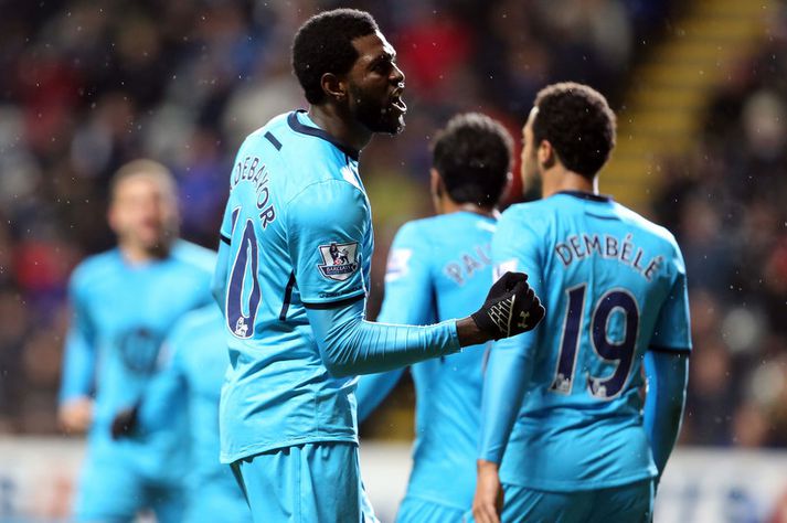 Emmanuel Adebayor fagnar öðru marka sinna.