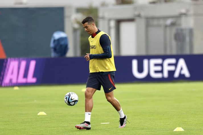 Ronaldo og félagar tóku létta æfingu á Laugardalsvelli í gær.