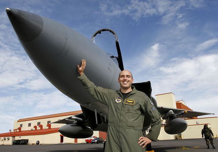 Kapteinn Daniel Johnson var hér við æfingar á F15 þotum fyrir þremur árum. MYND/GVA