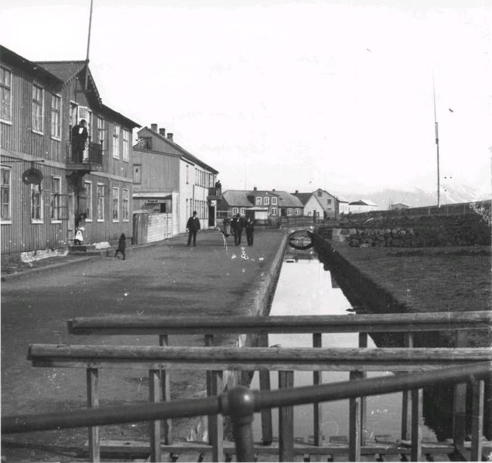 Þann 27. janúar árið 1891 var Verzlunarmannafélag Reykjavíkur, VR, stofnað á fundi í veitingahúsinu Hermes við Lækjargötu.