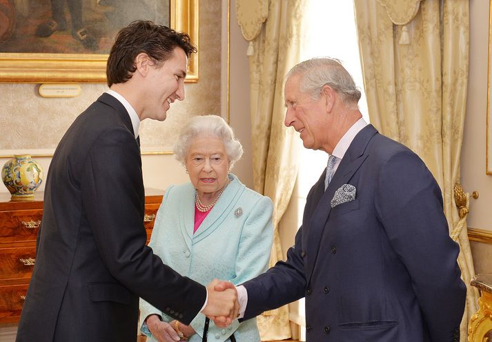 Trudeau, Elísabet II og Karl Bretaprins.