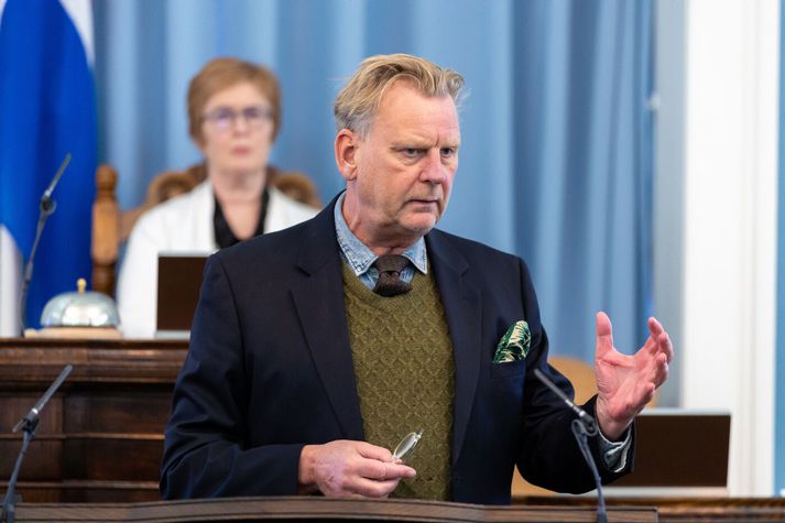 Sigmundur Ernir Rúnarsson hellti sér yfir kaþólsku kirkjuna í ræðustól Alþingis fyrr í dag.