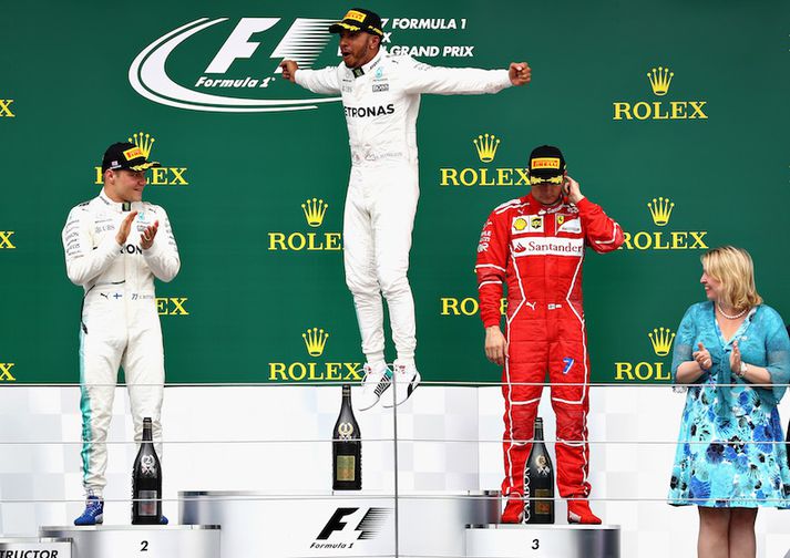 Lewis Hamilton var hoppandi kátur.