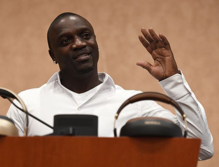 Akon fæddist í Missouri í Bandaríkjunum en á ættir að rekja til Senegal.