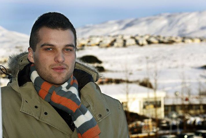Framleiðendur Idolsins létu Arnar velja á milli Idol-keppninnar og Eurovision og hann valdi á endanum hið síðarnefnda.