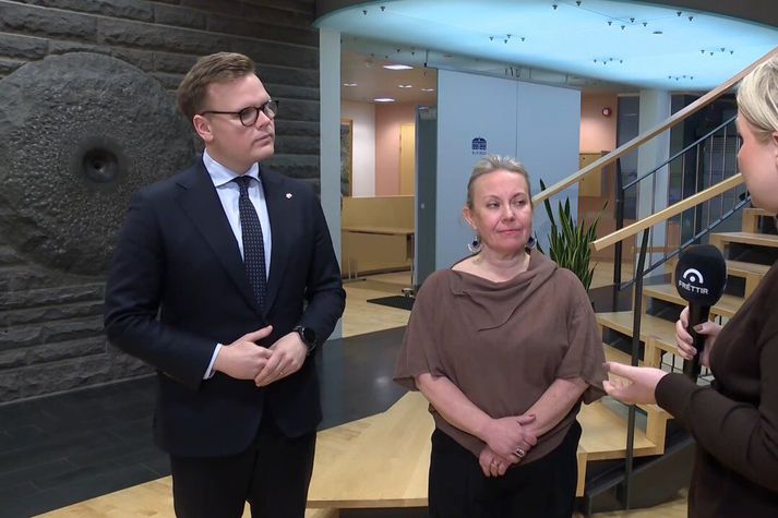 Guðmundur Ari Sigurjónsson, þingflokksformaður Samfylkingarinnar og Sigríður Andersen, þingflokksformaður Miðflokksins fóru yfir málið í kvöldfréttum Sýnar.