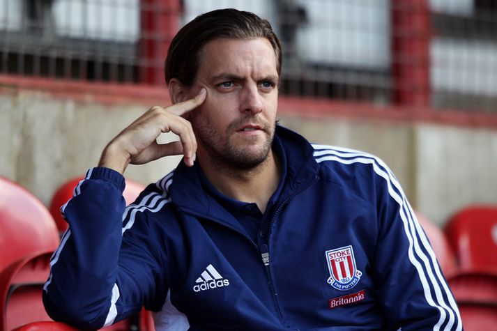 Woodgate að fylgjast með æfingaleik Stoke.