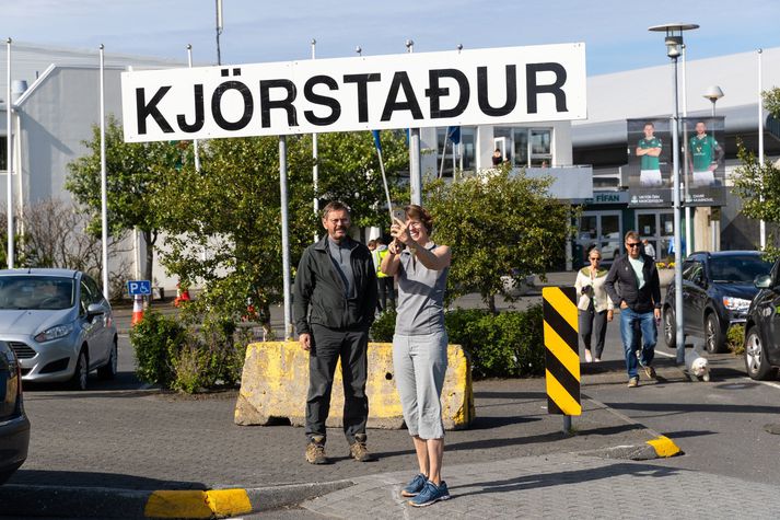 Kjörsókn hefur farið heldur hægt af stað í forsetakosningum í dag.