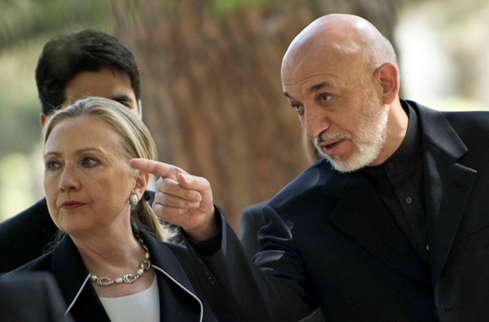 Hillary Clinton ásamt Hamid Karzai, forseta Afganistan.