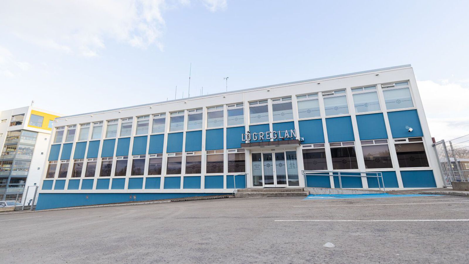 Um­fangs­mikil lögregluaðgerð vegna líkams­á­rásar