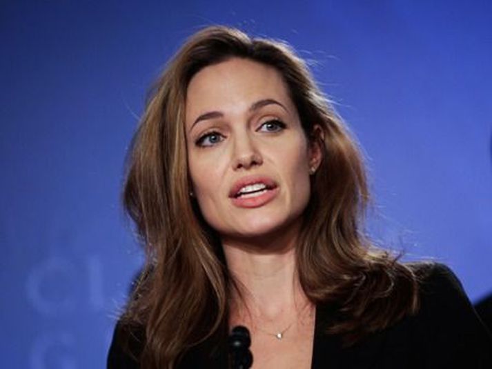 Angelina Jolie lét loka versluninni svo hún gæti keypt inn.