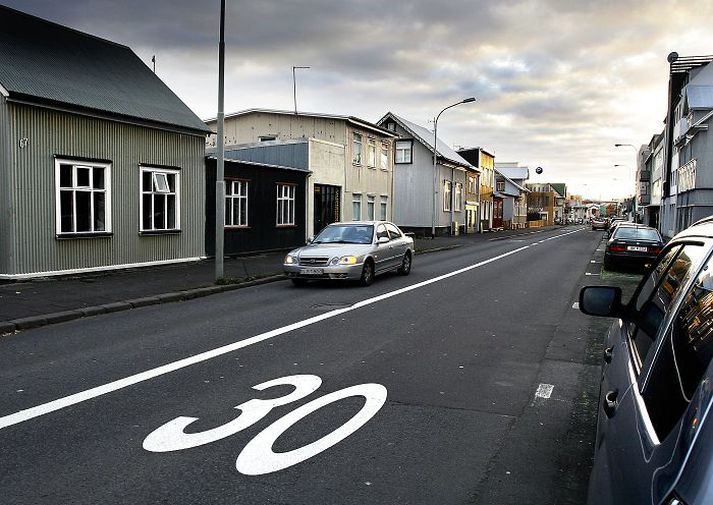 Endurbæturnar hefjast á næsta ári en ráðast þarf í þessar miklu framkvæmdir í áföngum. Gangstéttir verða breikkaðar og hjólareinum komið fyrir. 
fréttablaðið/gva