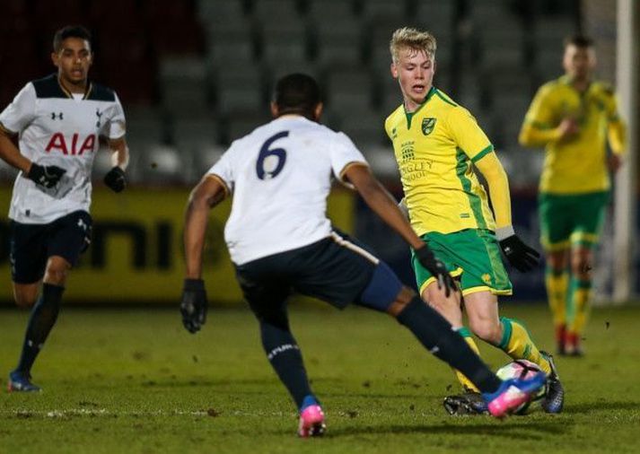 Ágúst Eðvald Hlynsson - leikmaður Víkings - í leik með Norwich City gegn Tottenham Hotspur.