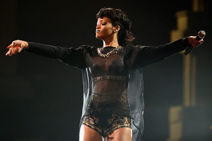 Söngkonan Rihanna fékk sér nýtt húðflúr