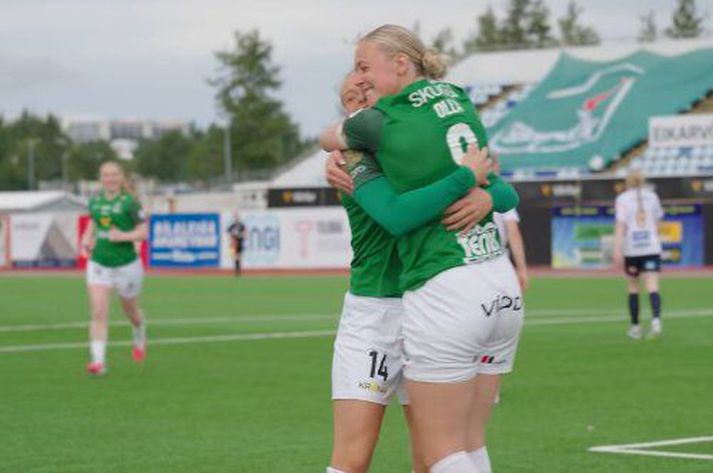 Ólöf Sigríður Kristinsdóttir fagnar fyrra marki sínu í sigrinum í kveðjuleiknum.