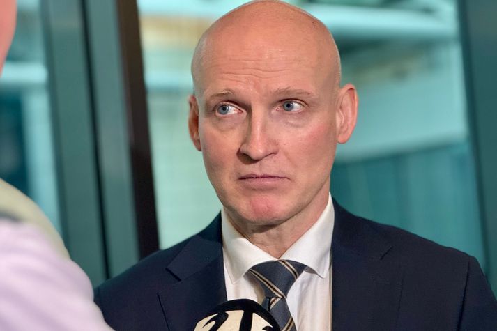 Eyjólfur Ármannsson innviðaráðherra segir skrípaleik í gangi á Keflavíkurflugvelli.