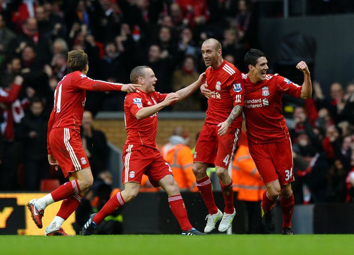 Raul Meireles fagnar marki sínu í dag.