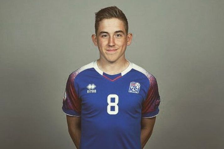 Ísak Bergmann Jóhannesson hefur skorað 11 mörk í 21 leik fyrir íslensku unglingalandsliðin. Hann birti þessa mynd af sér í landsliðsbúningnum á Instagram síðu sinni.