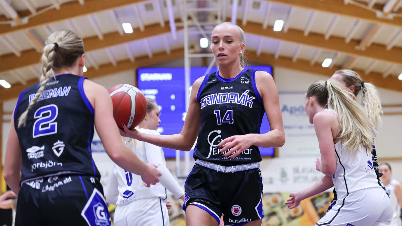 „Orðnar betri í að standa saman og klára leikinn“