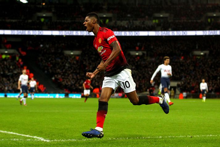 Marcus Rashford fagnar hér sigurmarki sínu í gær.