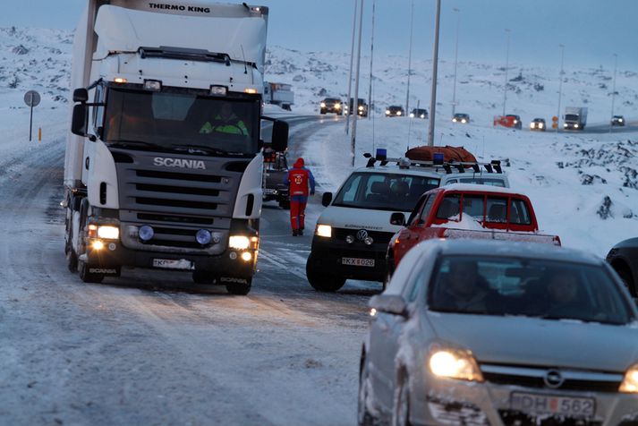 Ökumenn eru beðnir um að fara ekki Reykjanesbrautina að óþörfu.