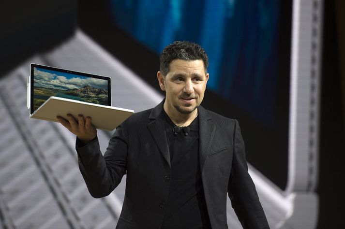 Panos Panay frá Microsoft kynnti Surface Book i7.