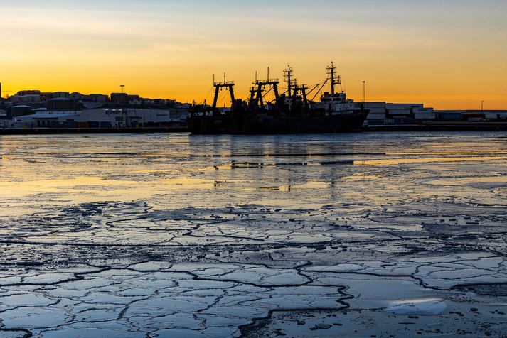 Mikið frost mælist víða á landinu í dag og kyrrt verður yfir. 