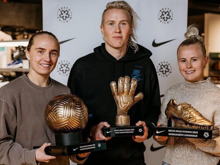 Þórdís Hrönn Sigfúsdóttir, Sandra Sigurðardóttir og Jasmín Erla Ingadóttir með verðlaun sín.