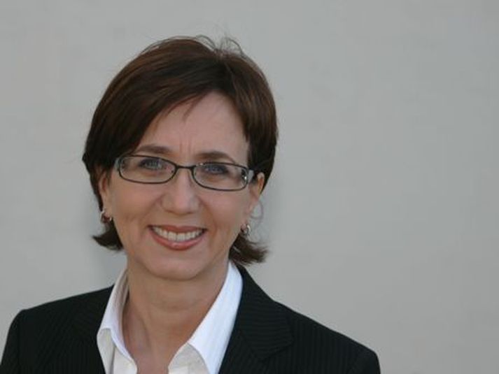 Ingibjörg Þórðardóttir, formaður félags Fasteignasala, segir að ástandið á fasteignamarkaði sé að batna.