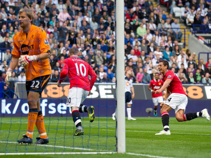 Wayne Rooney fagnar einu marka sinna á móti Bolton í kvöld.
