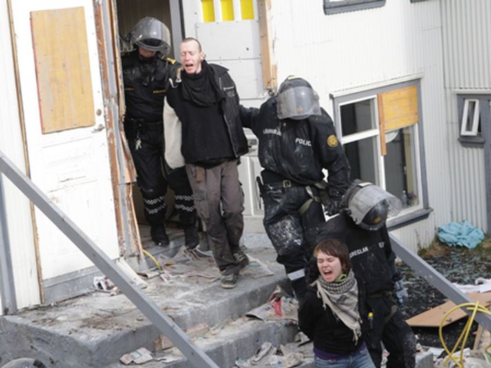 Frá handtöku hústökufólksins við Vatnsstíg á miðvikudaginn í síðustu viku.