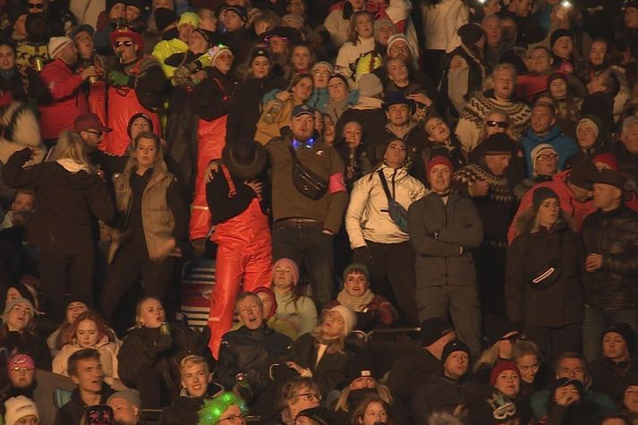 Lögregla þurfti að skipta sér af nokkuð mörgum þjóðhátíðargestum í nótt.