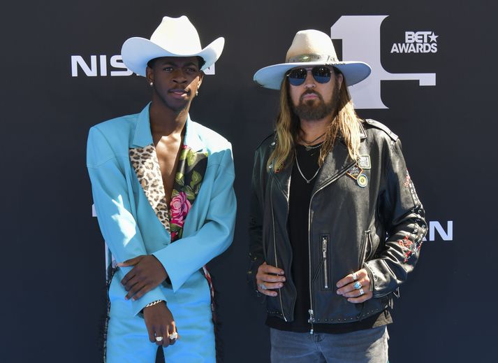 Lil Nas X ásamt Billy Ray Cyrus á BET verðlaunahátíðinni.