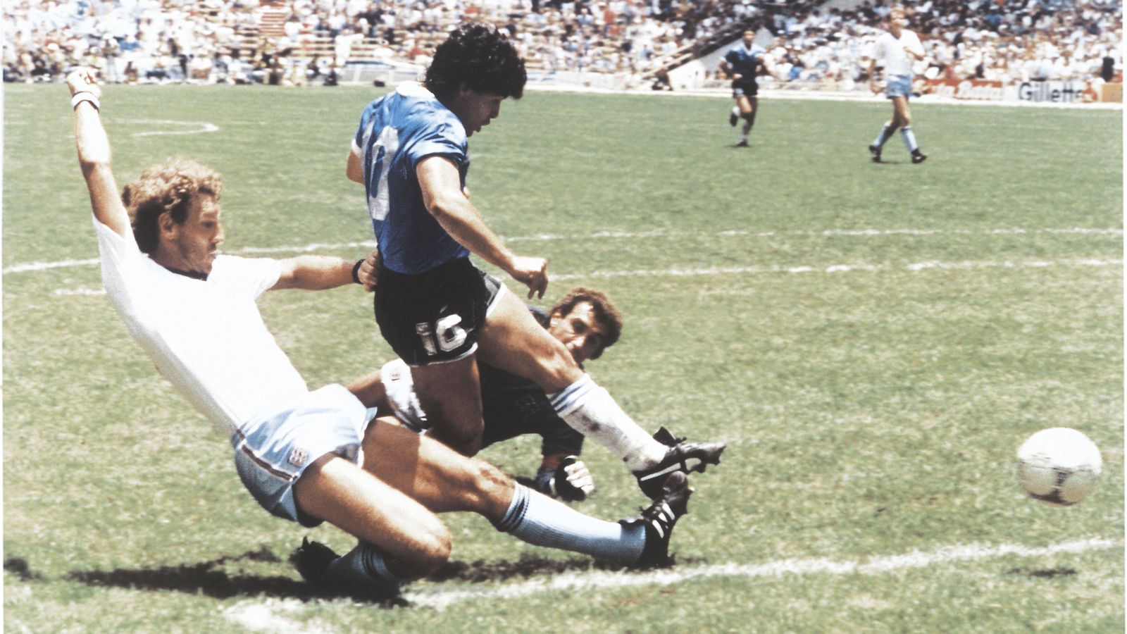 HM-minning: Átti draumamark Maradona líka að vera dæmt af?