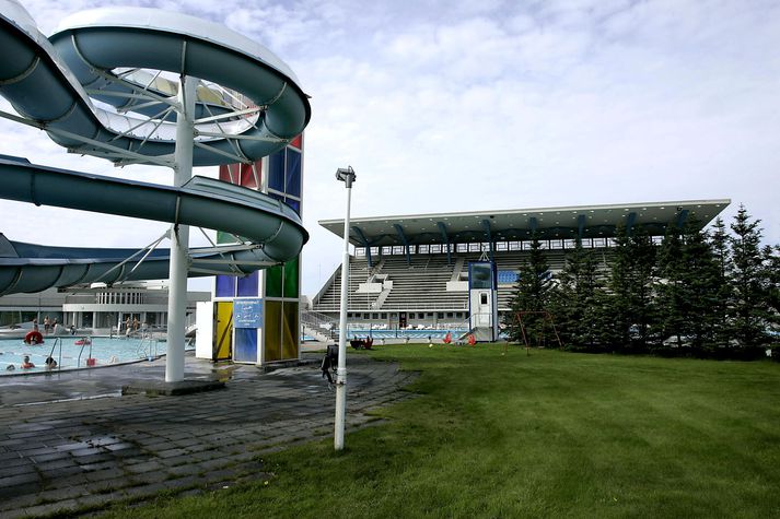 Rennibrautin í Laugardalslaug hefur verið lokuð í mánuð en mun opna í næstu viku.