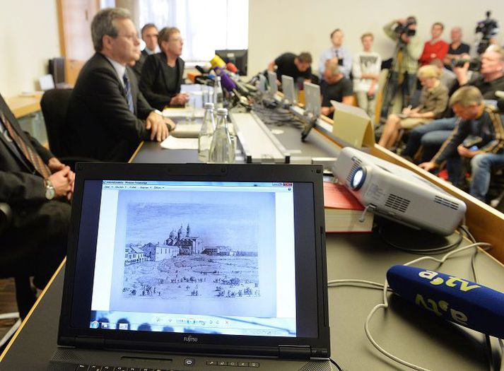 Lögreglumenn og sérfræðingar efndu til blaðamannafundar í Augsburg í gær til að kynna stöðu rannsóknarinnar.