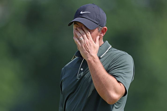 McIlroy átti í vandræðum, sem og félagar hans Scheffler og Schauffele. Scheffler rétti þó úr kútnum og stendur best þeirra þriggja að vígi.