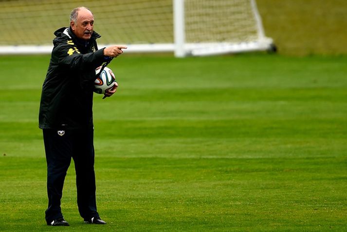 Scolari nýtur stuðnings verðandi forseta brasilíska knattspyrnusambandsins, Marco Polo Nero.