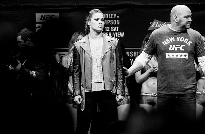 Ronda Rousey mætir Amöndu Nunes í aðalbardaganum á UFC 207 í nótt.