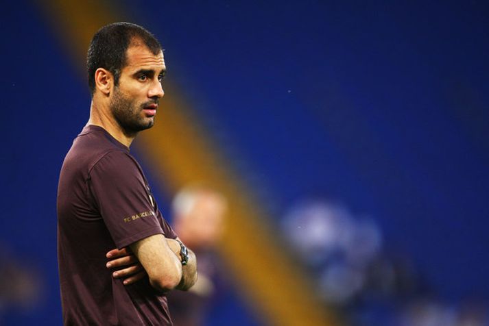 Guardiola stýrir æfingu Barcelona á Ólympíuleikvanginum í kvöld.