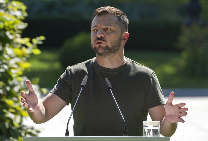 Volodymyr Zelenskyy segir að búið sé að tengja raforkukerfi Úkraínu á methraða við raforkukerfi Evrópu.
